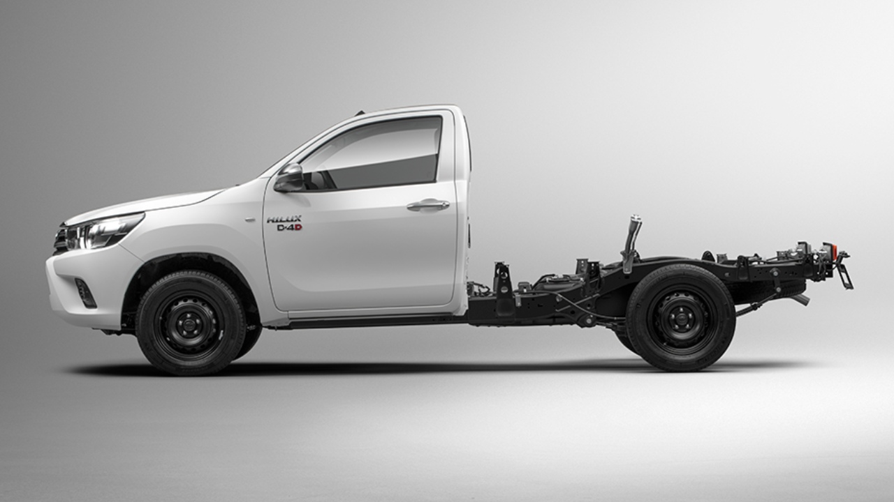 Prices and Specifications for Toyota Hilux Single Cab DECKLESS 2.4L DSL